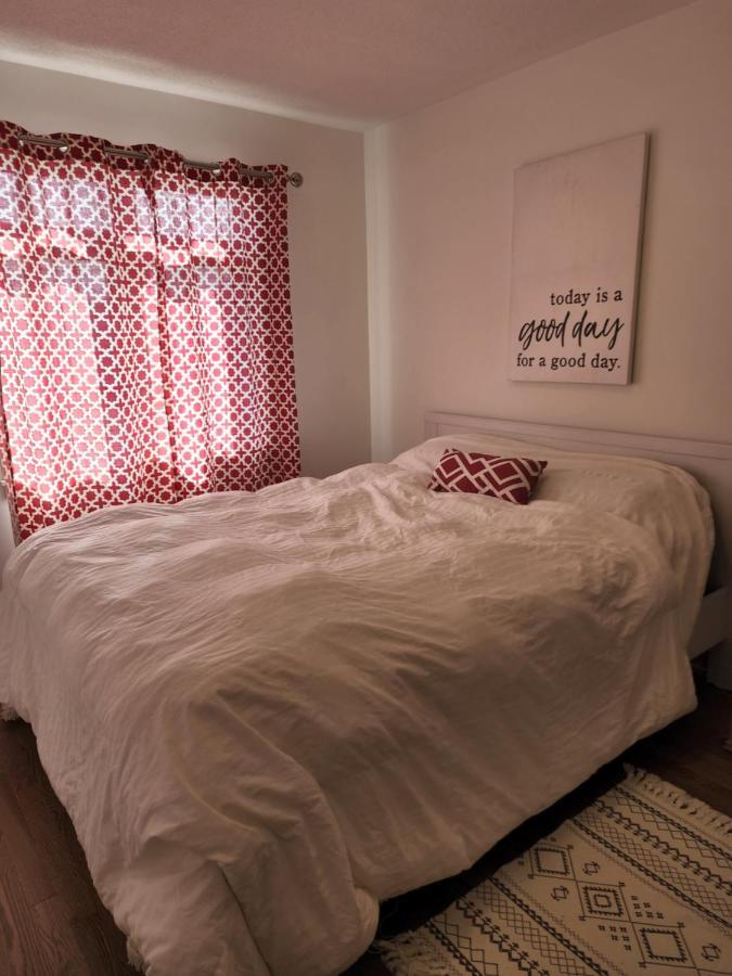 Place You Can Call Home !!! Near Ottawa Airport Экстерьер фото