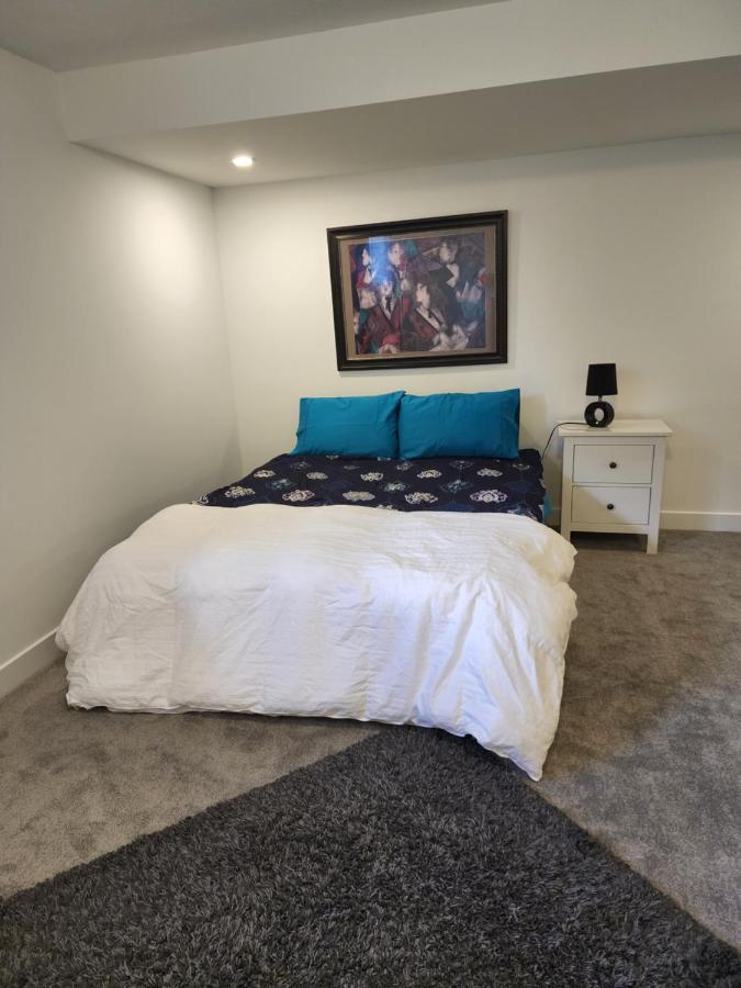 Place You Can Call Home !!! Near Ottawa Airport Экстерьер фото
