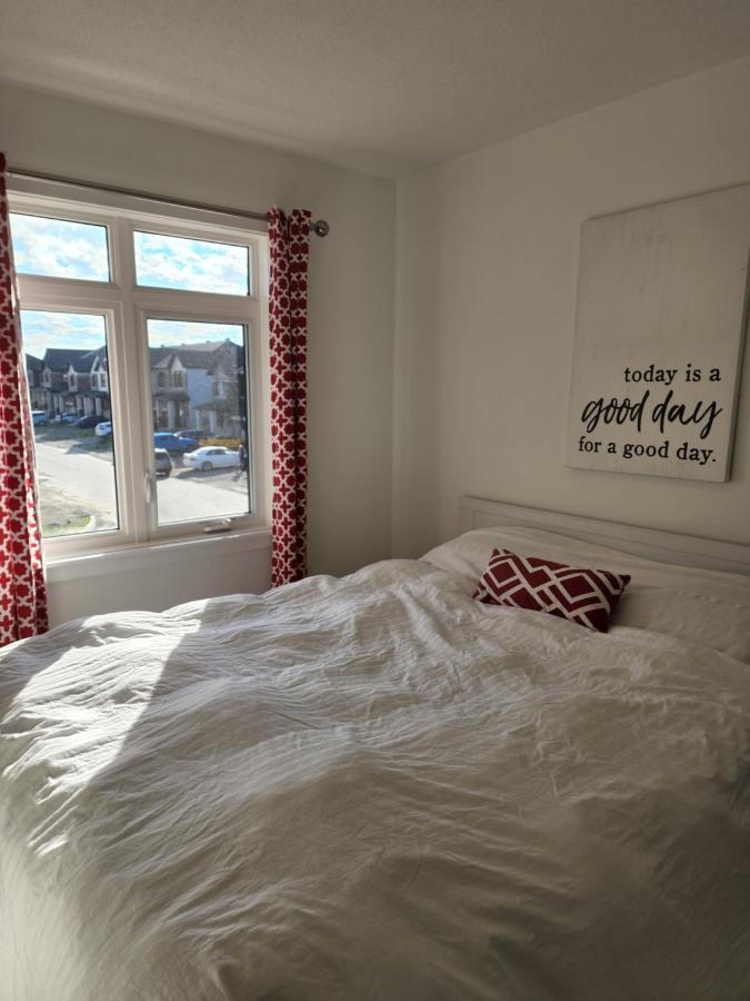 Place You Can Call Home !!! Near Ottawa Airport Экстерьер фото